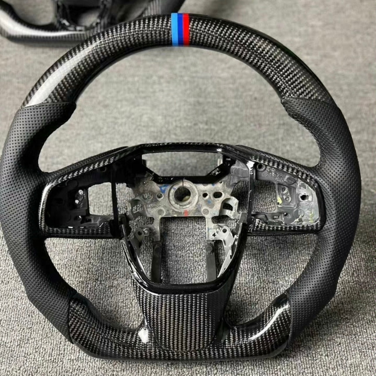 Volante de fibra de carbono personalizado estilo A