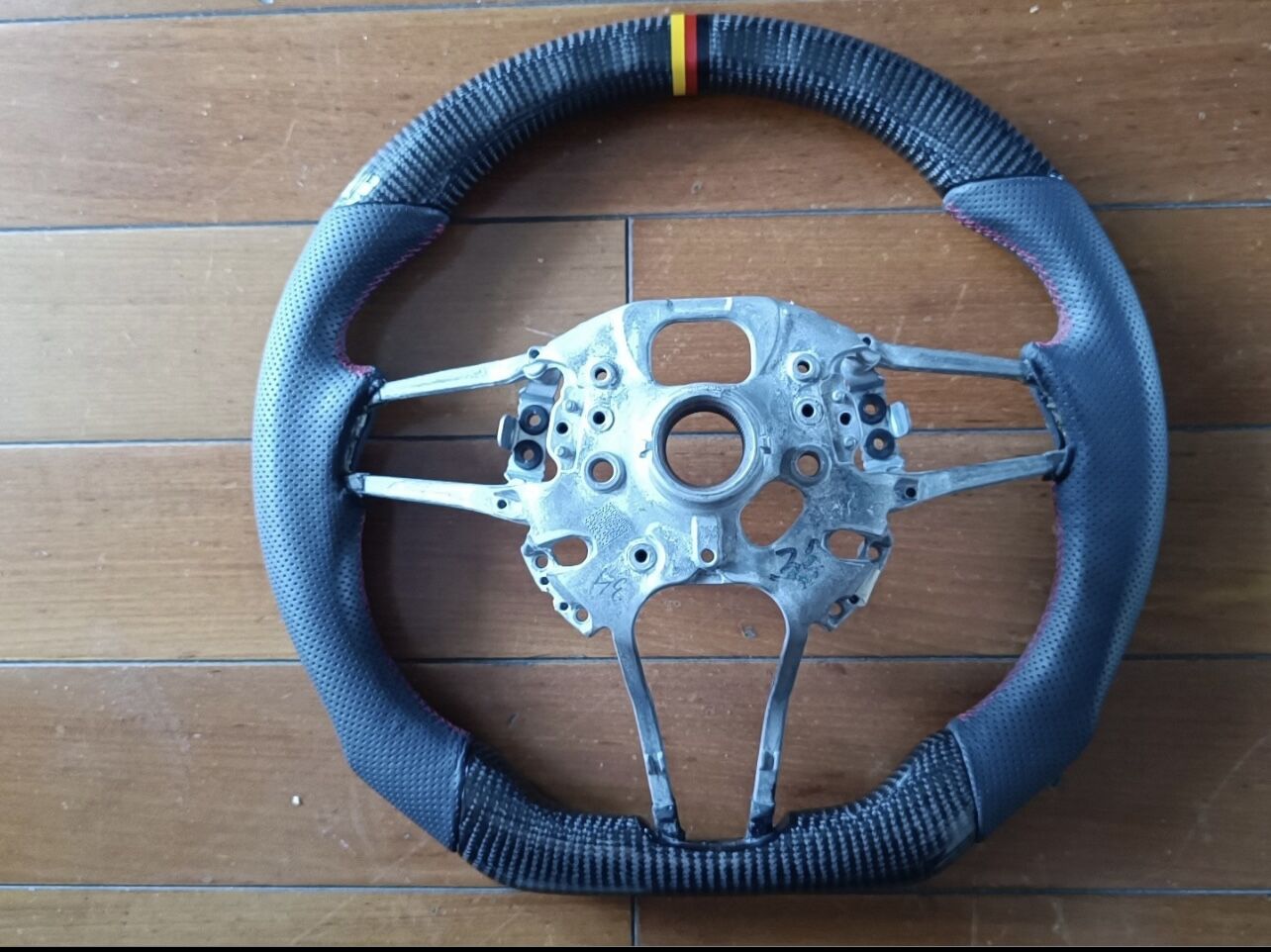 Volante de fibra de carbono personalizado estilo R