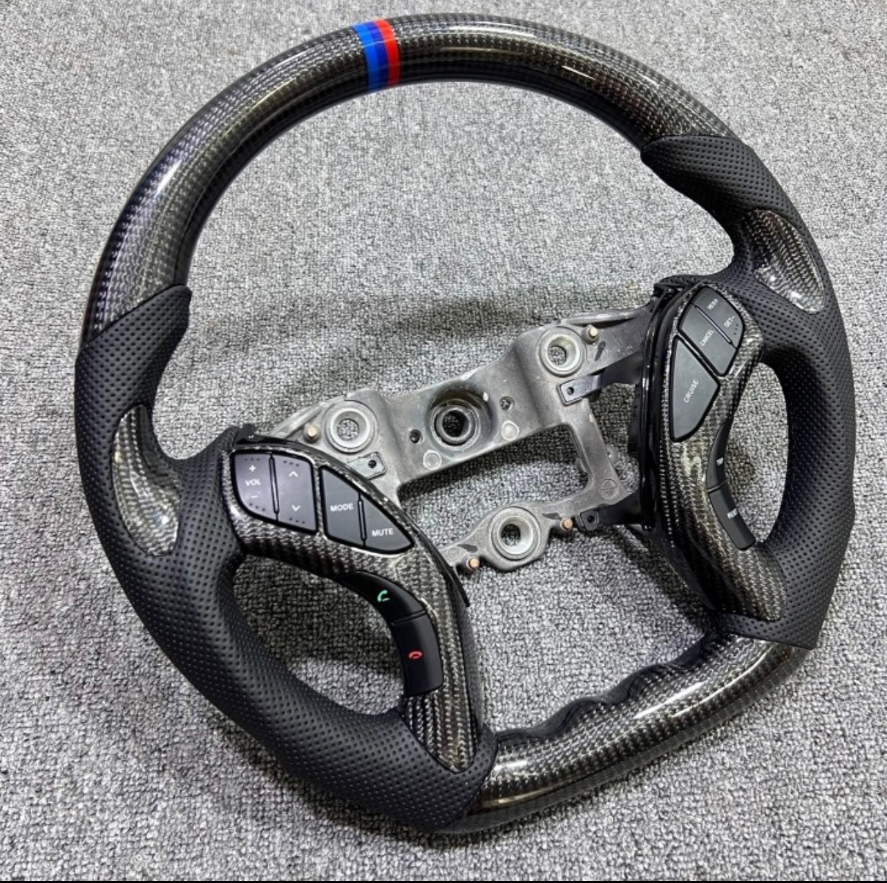 Personalised carbon fibre steering wheel style P