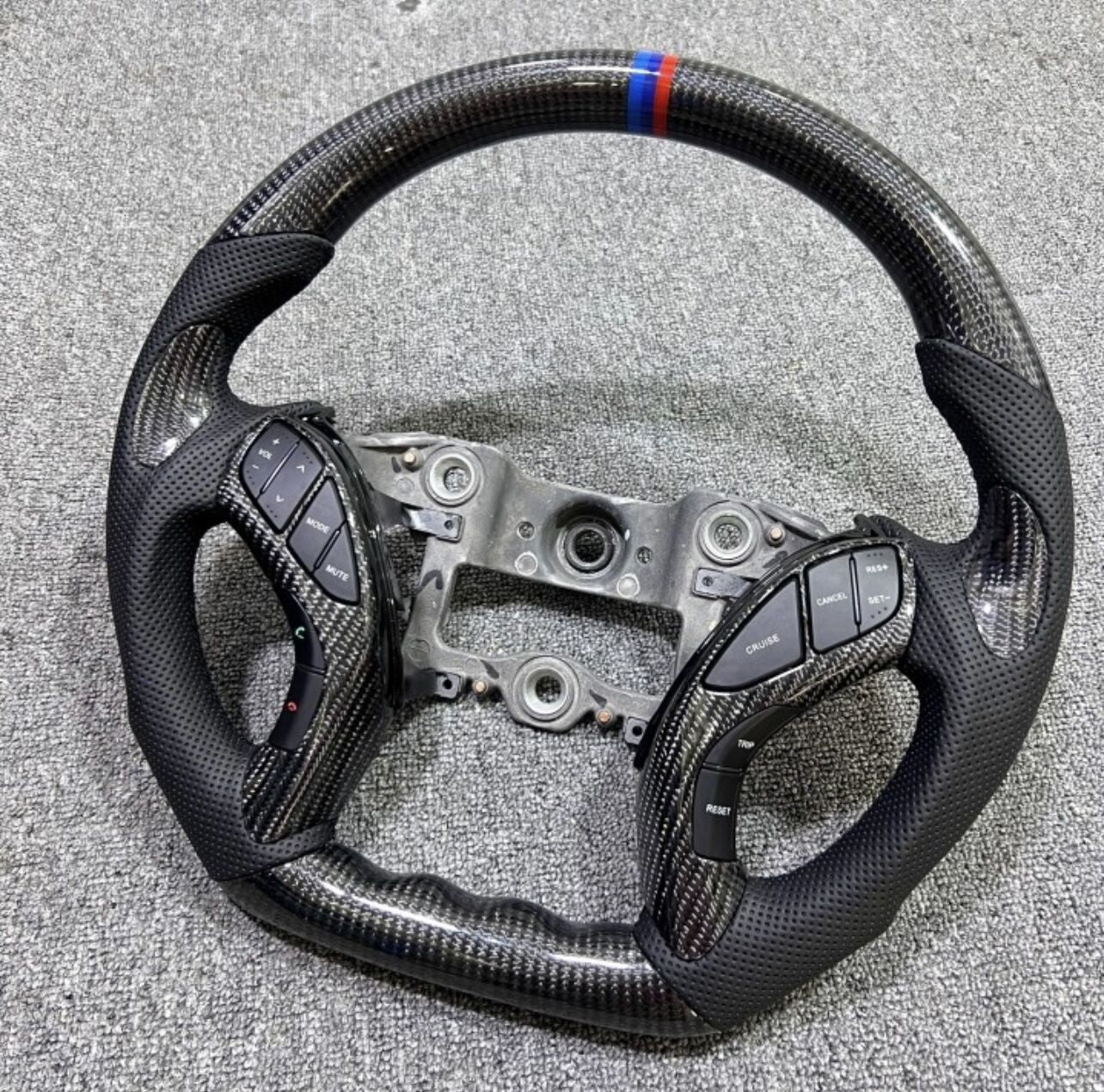 Personalised carbon fibre steering wheel style P